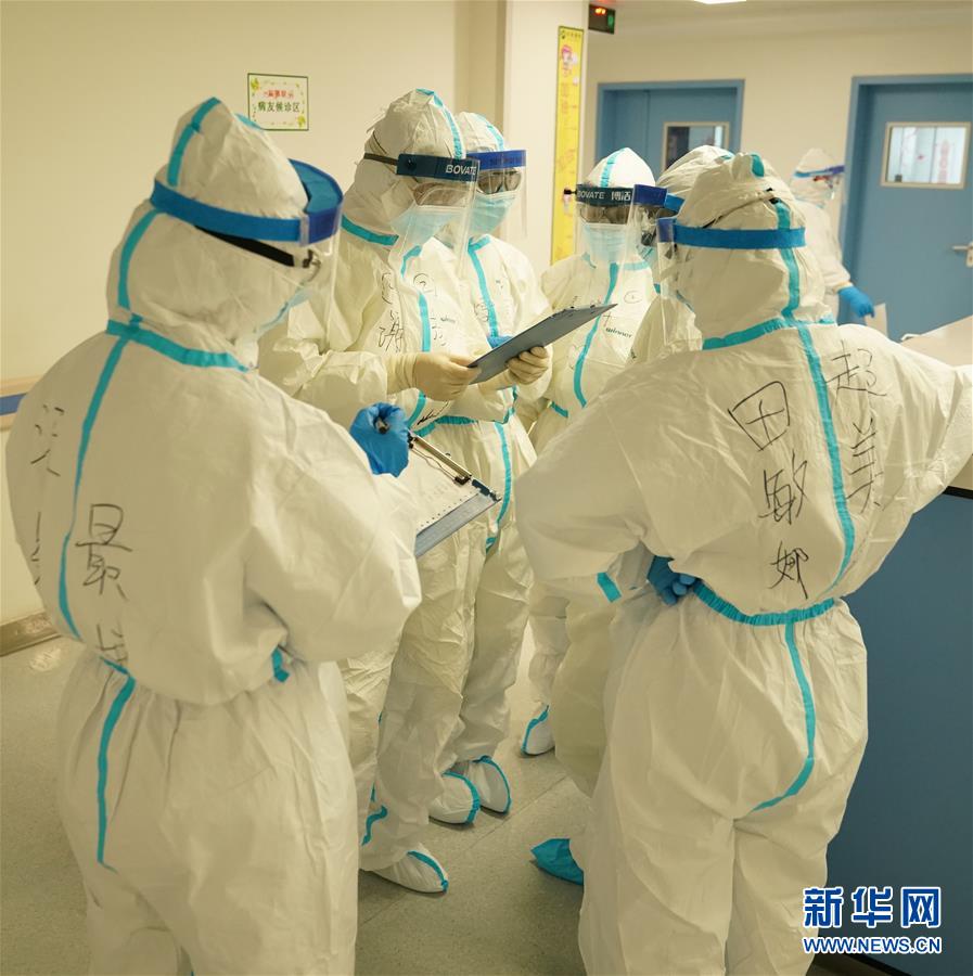 （新華全媒頭條·圖文互動(dòng)）（8）“與國家同舟，與人民共濟(jì)”——新冠肺炎重癥救治同濟(jì)醫(yī)院戰(zhàn)“疫”直擊