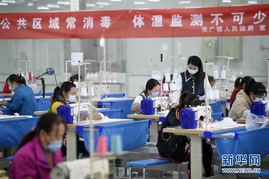 （在習近平新時代中國特色社會主義思想指引下——新時代新作為新篇章·習近平總書記關(guān)切事·圖文互動）（2）戰(zhàn)“疫”要勁時，戰(zhàn)“貧”再加把勁！——中央各部門助力脫貧攻堅很給力