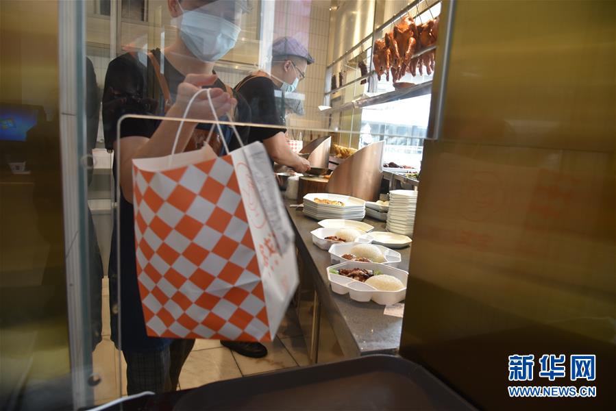 （聚焦復工復產·圖文互動）（4）觸網接單、開發(fā)簡餐、直播賣貨——餐企換招自救