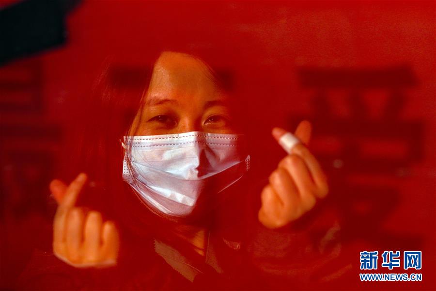 （新華全媒頭條·圖文互動）（5）最美逆行者，武漢永遠記得你！——首批援鄂醫(yī)療隊返程紀實