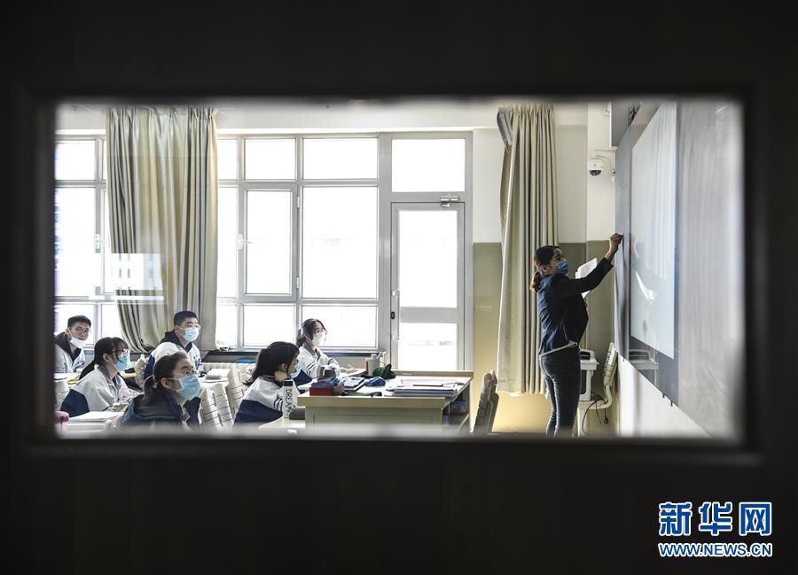（圖文互動）（10）“早”安同學，“早”安老師！——新疆初高中畢業(yè)班復課一周回訪見聞
