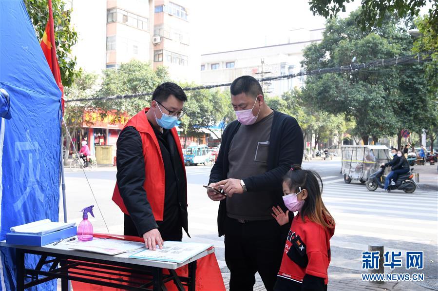 （一線抗疫群英譜·圖文互動）（1）“再年輕，也要學(xué)做頂梁柱”——記“95后”干警李文超