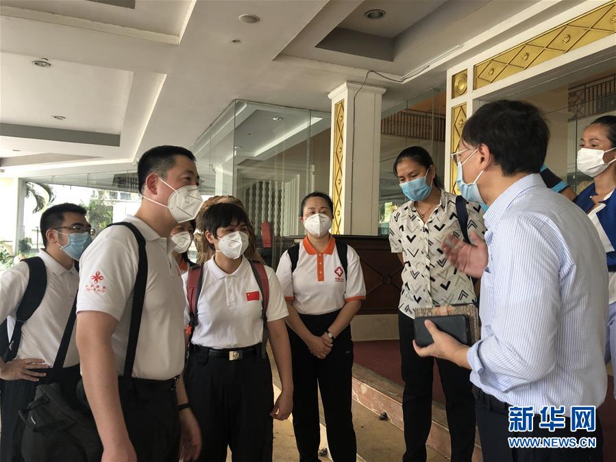 （國際疫情·圖文互動）（6）“工作忙碌又細致，經(jīng)驗豐富又專業(yè)”——一名柬埔寨青年眼中的中國援柬抗疫醫(yī)療專家組
