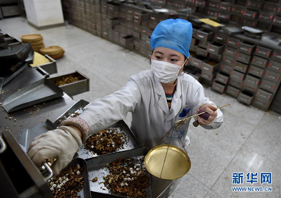 （聚焦疫情防控·圖文互動）（14）分秒必爭！一切為了治病救人——中國抗疫生命至上的生動實踐