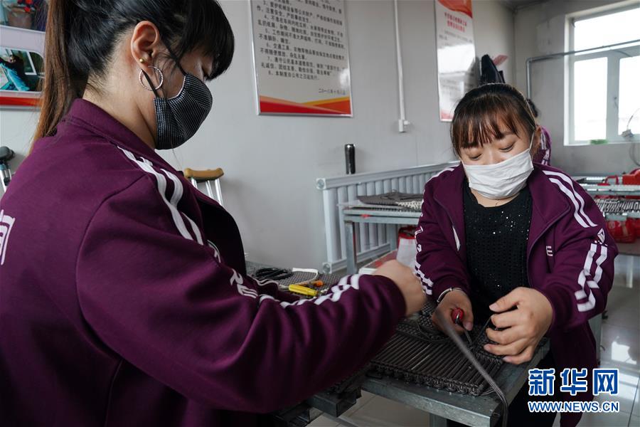 （在習近平新時代中國特色社會主義思想指引下——新時代新作為新篇章·習近平總書記關切事·圖文互動）（1）助你飛翔，擁抱陽光——助力殘疾人脫貧攻堅故事