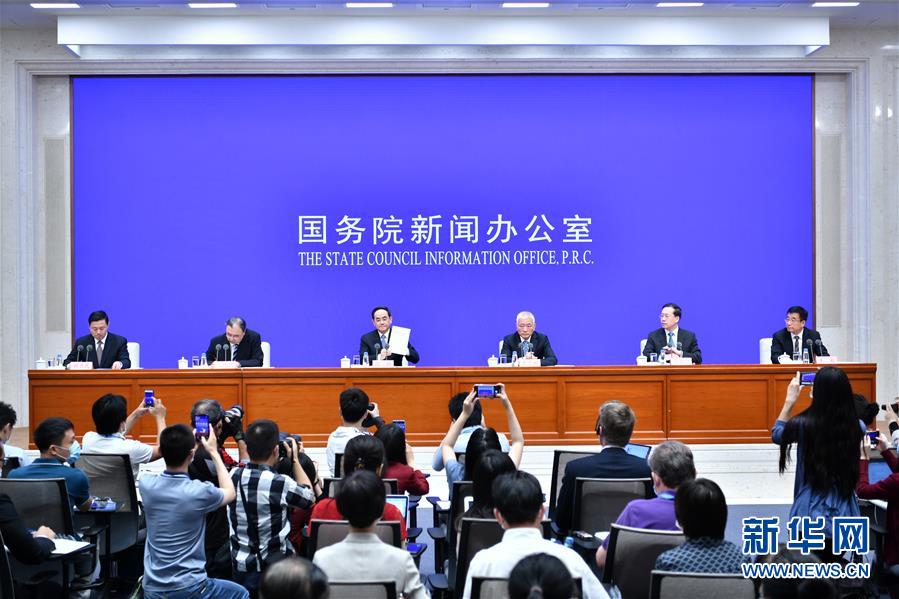 （新華全媒頭條·“抗擊疫情的中國行動”白皮書·圖文互動）（1）人民至上、生命至上的中國答卷——從白皮書看中國抗擊疫情歷程