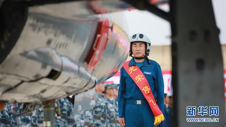 （圖文互動）（7）5290小時(shí)！中國空軍殲擊機(jī)飛行紀(jì)錄保持者光榮停飛