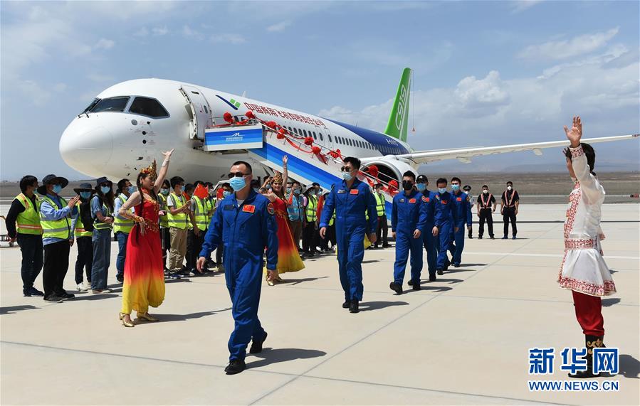 （圖文互動）（3）國產(chǎn)C919客機(jī)飛抵吐魯番 開展高溫專項試飛