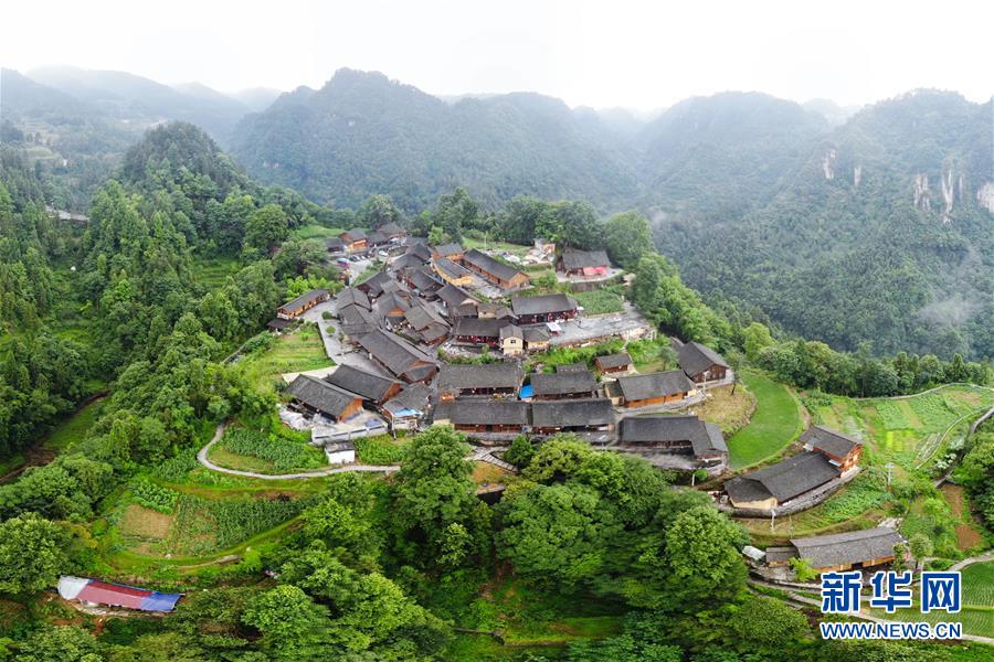 （新華全媒頭條·走向我們的小康生活·圖文互動(dòng)）（7）那山，那人，那苗寨——十八洞村三代人的奮斗史
