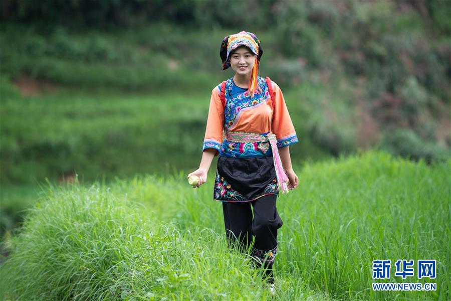（新華全媒頭條·走向我們的小康生活·圖文互動(dòng)）（4）那山，那人，那苗寨——十八洞村三代人的奮斗史