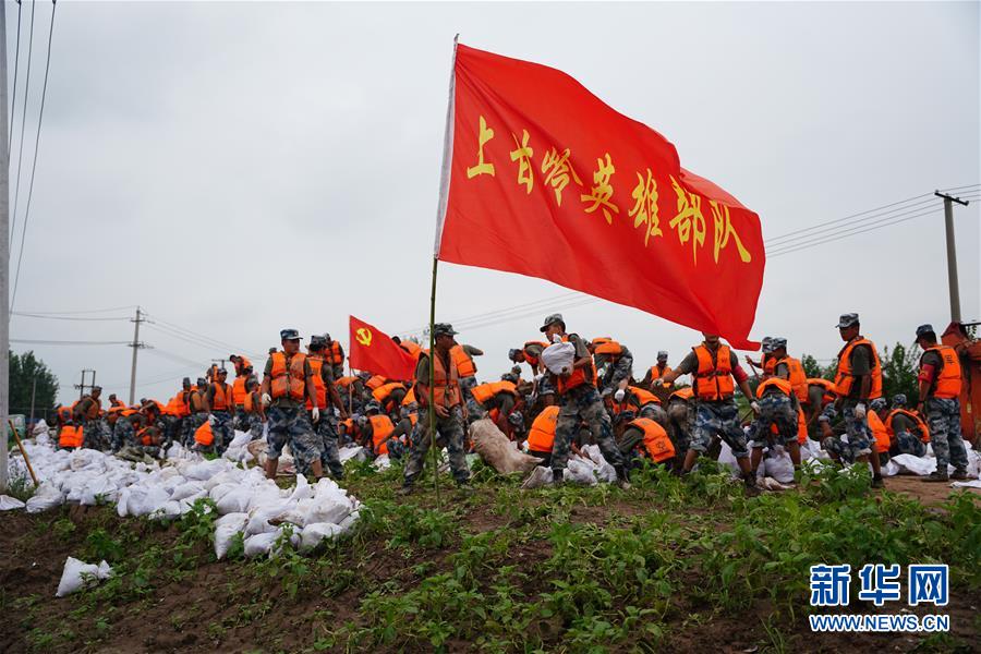 （防汛抗洪·圖文互動）（4）洪水不退，子弟兵誓死不退——解放軍和武警部隊官兵參與洪澇災害搶險救援記事