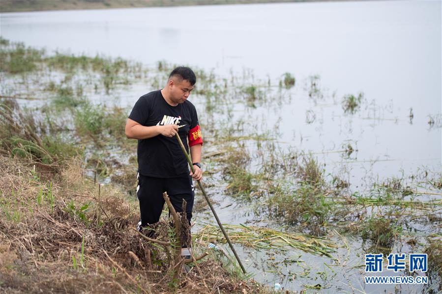 （防汛抗洪·圖文互動(dòng)）（2）在大堤上成長，為人民守護(hù)——洪水中的青年“生力軍”