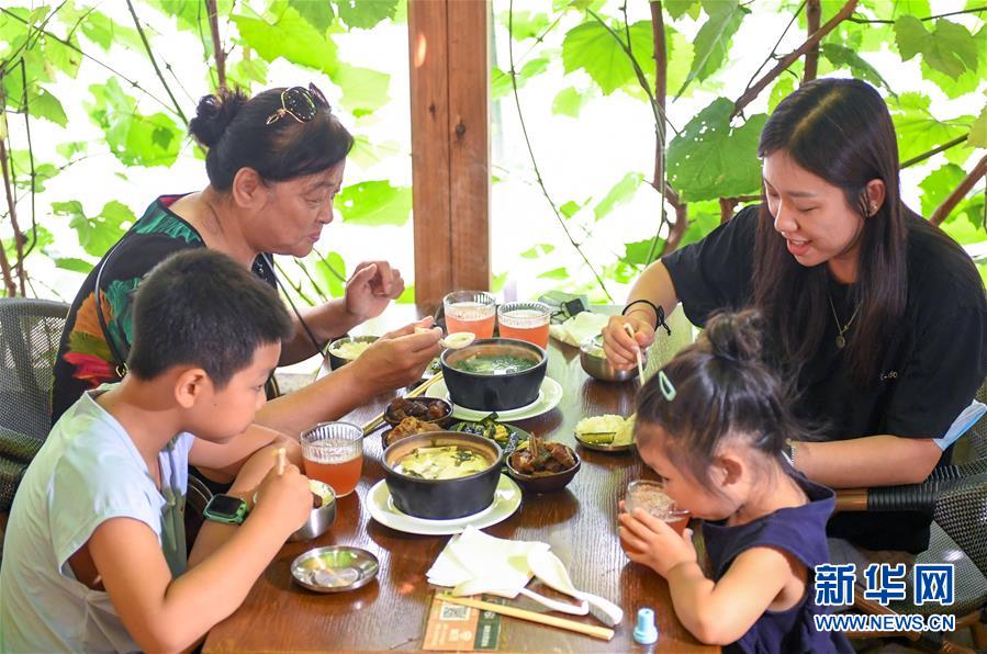 （在習(xí)近平新時代中國特色社會主義思想指引下——新時代新作為新篇章·習(xí)近平總書記關(guān)切事·圖文互動）（6）珍惜盤中餐，狠剎浪費風(fēng)——各地積極行動堅決制止餐飲浪費