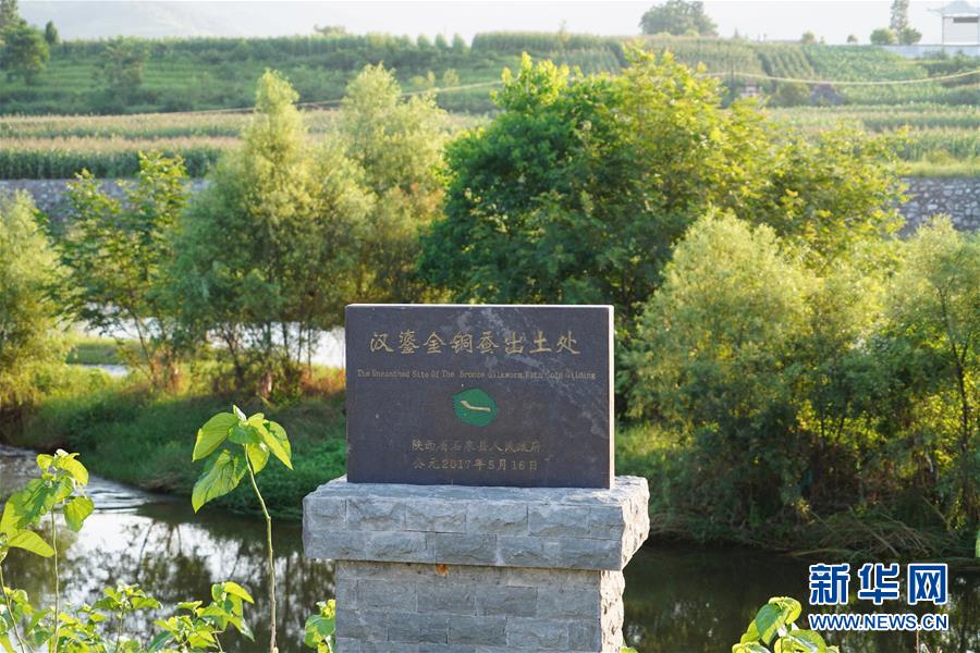（走向我們的小康生活·圖文互動）（5）綠了青山，紅了日子——秦巴山區(qū)群眾繪出小康“調色板”