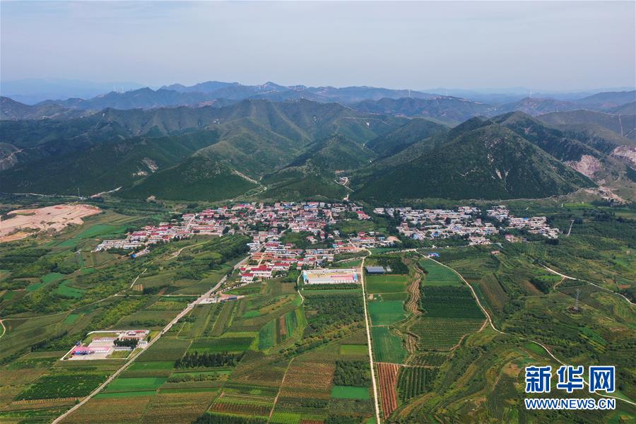 （新華全媒頭條·走向我們的小康生活·圖文互動）（13）長城腳下，小康村串成“珍珠鏈”