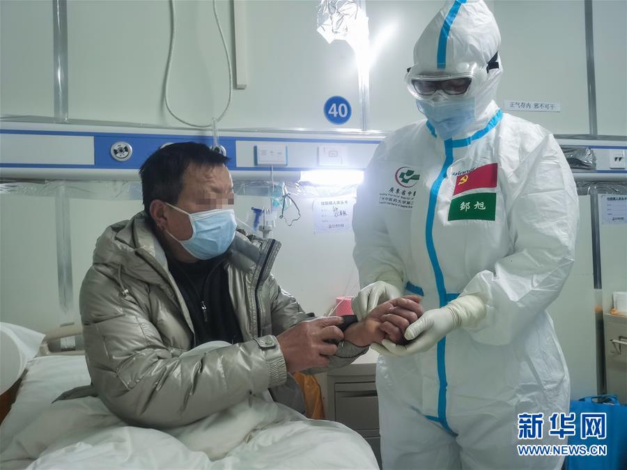 （抗疫一線醫(yī)務(wù)人員英雄群體·圖文互動）（2）合力護航生命之舟——遼寧、上海、廣東等醫(yī)療隊聯(lián)手決戰(zhàn)雷神山