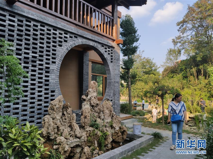 （走向我們的小康生活·圖文互動）（1）游客來了，小康近了——生態(tài)旅游引領(lǐng)湖北山區(qū)蝶變二三事