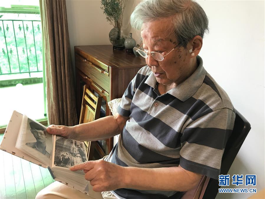 （紀(jì)念抗美援朝70周年·圖文互動(dòng)）戰(zhàn)地金達(dá)萊，花兒為誰(shuí)開(kāi)？——記志愿軍老戰(zhàn)士文工隊(duì)員任紅舉