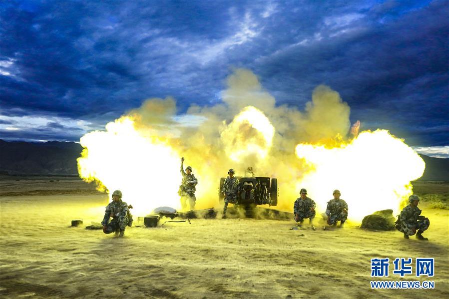 （在習(xí)近平強軍思想指引下·我們在戰(zhàn)位報告·圖文互動）（1）朵朵傘花綻放，勝戰(zhàn)精兵天降——空降兵部隊某旅教導(dǎo)員余海龍帶領(lǐng)官兵傳承黃繼光精神記事