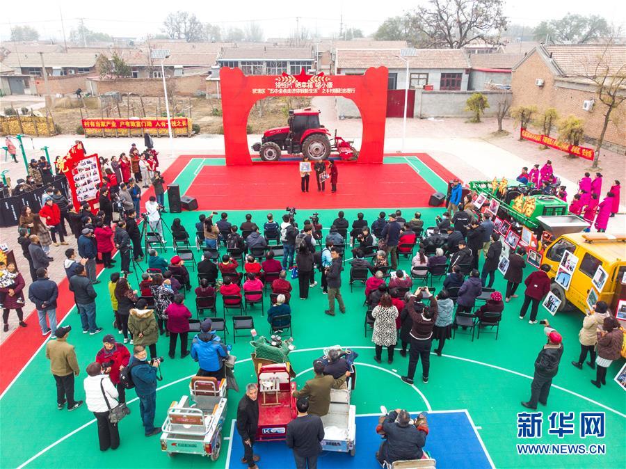（五中全會精神在基層·圖文互動）（1）天津、福建、廣東、云南等地創(chuàng)新形式讓黨的十九屆五中全會精神“飛入尋常百姓家”