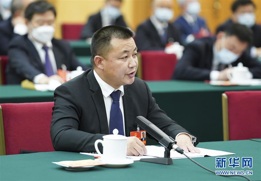 （新華全媒頭條·圖文互動(dòng)）（11）從人民中汲取磅礴力量——習(xí)近平總書記同出席2020年全國(guó)兩會(huì)人大代表、政協(xié)委員共商國(guó)是紀(jì)實(shí)