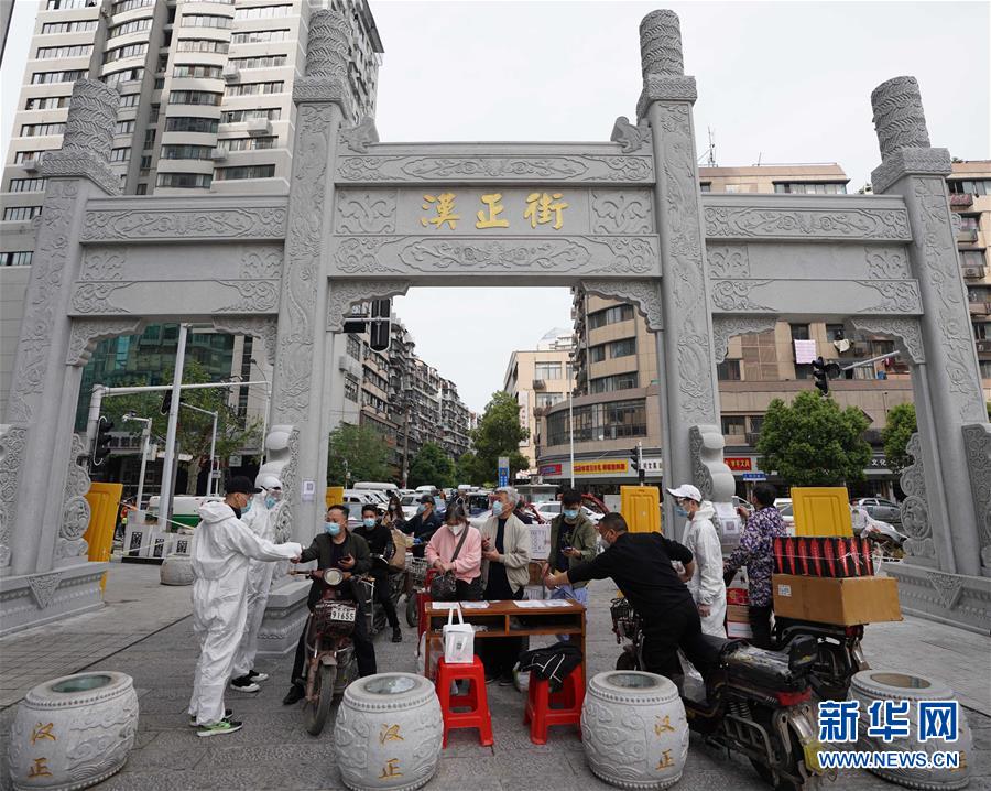 （新華全媒頭條·圖文互動(dòng)）（14）從人民中汲取磅礴力量——習(xí)近平總書記同出席2020年全國(guó)兩會(huì)人大代表、政協(xié)委員共商國(guó)是紀(jì)實(shí)