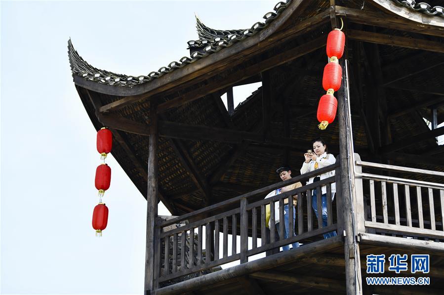 （新華全媒頭條·圖文互動(dòng)）（20）從人民中汲取磅礴力量——習(xí)近平總書記同出席2020年全國(guó)兩會(huì)人大代表、政協(xié)委員共商國(guó)是紀(jì)實(shí)
