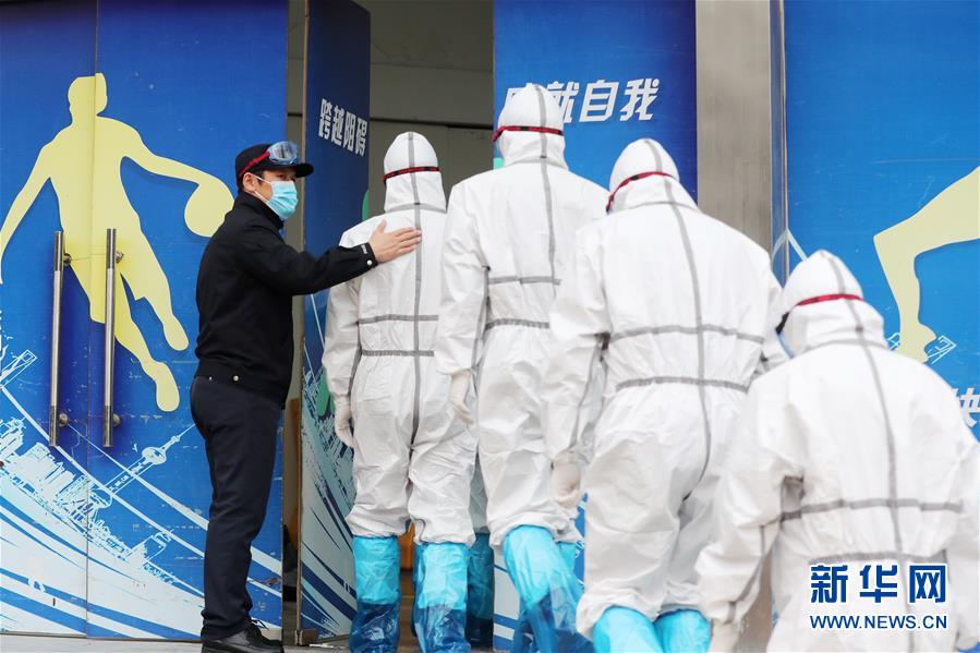 （習(xí)近平致敬的戰(zhàn)“疫”英雄·公安干警篇·圖文互動）（2）他們，抗疫一線鑄警魂