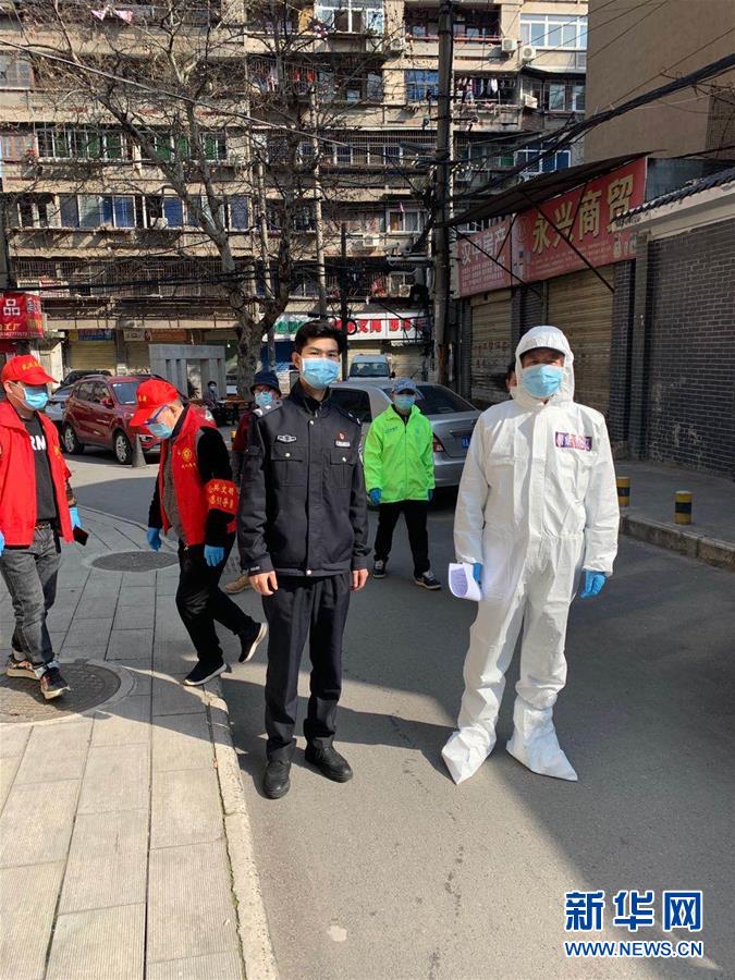 （習(xí)近平致敬的戰(zhàn)“疫”英雄·公安干警篇·圖文互動）（6）他們，抗疫一線鑄警魂