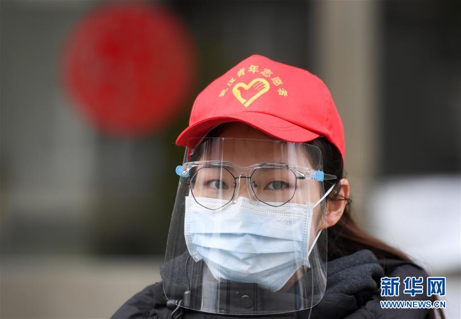 （習近平致敬的戰(zhàn)“疫”英雄·志愿者篇·圖文互動）（4）他們，微光成炬照征程