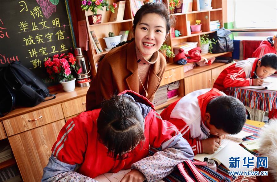 （在習(xí)近平新時(shí)代中國(guó)特色社會(huì)主義思想指引下——新時(shí)代新作為新篇章·習(xí)近平總書記關(guān)切事·圖文互動(dòng)）（4）青春的顏色是什么？