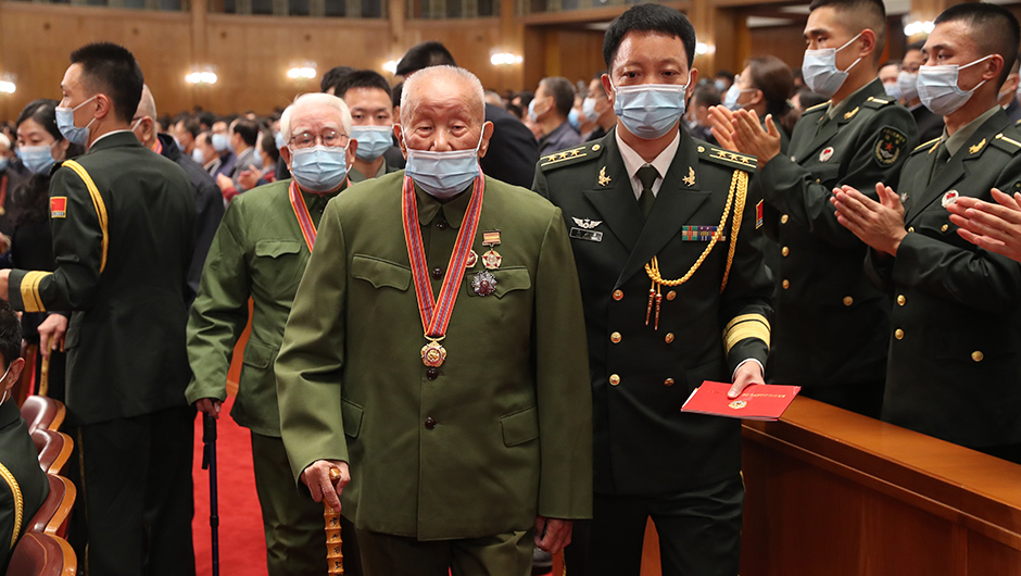 志愿軍老戰(zhàn)士、老同志入場