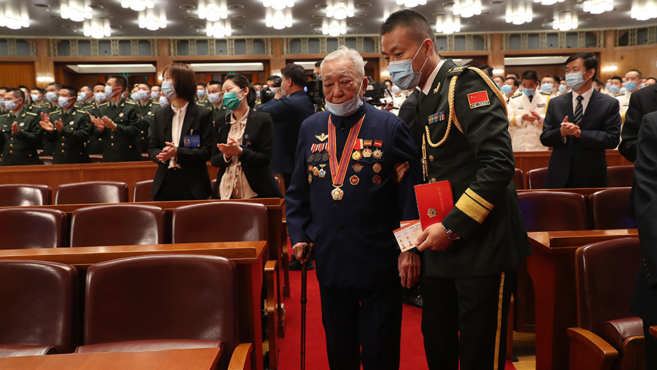 志愿軍老戰(zhàn)士、老同志入場