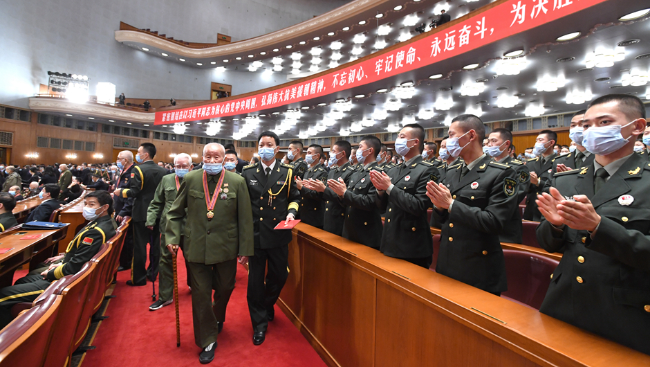 大會(huì)前，志愿軍老同志入場(chǎng)