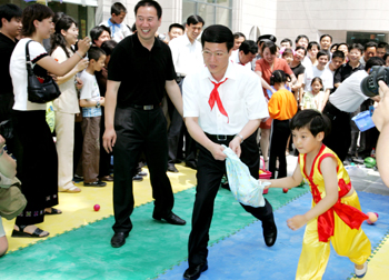 “為民、務(wù)實、清廉”——記中共中央政治局常委張高麗