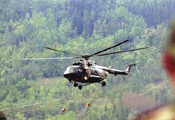 空軍首次向地震災區(qū)進行大規(guī)?？胀? /></a></td>
</tr>
<tr>
<td height=