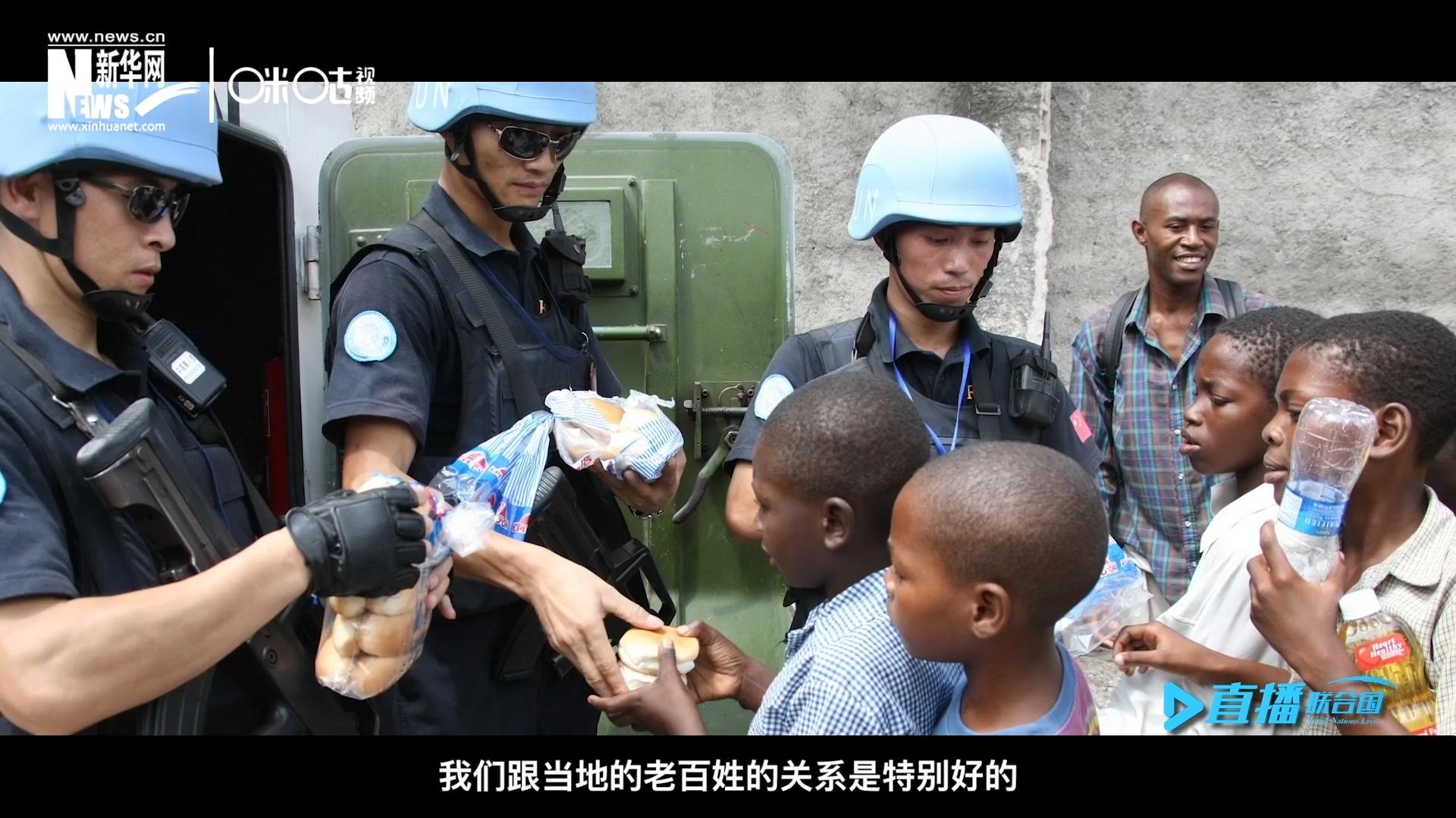 這群胸前印著五星紅旗的警察，在當地民眾心里有著沉甸甸的份量，也傳遞出許多的善意與感動。