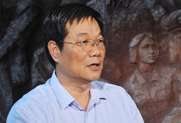 我們把黨的政治優(yōu)勢(shì)和現(xiàn)代企業(yè)制度優(yōu)勢(shì)結(jié)合起來(lái)，建立完善決策、執(zhí)行、監(jiān)督三個(gè)體系。