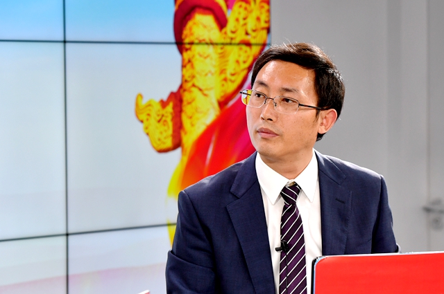 繼往是為了開來，那么開什么來？我們的未來是什么？我們現(xiàn)在站在什么歷史方位上？往哪里去走？