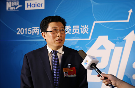 “面對(duì)這種新型的、農(nóng)業(yè)轉(zhuǎn)型的項(xiàng)目，政府各級(jí)部門也都在研究怎么落實(shí)，還有很多細(xì)節(jié)上的問題。”