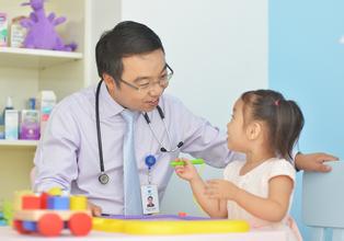 加強(qiáng)兒科醫(yī)生、助產(chǎn)士等緊缺人才培養(yǎng)