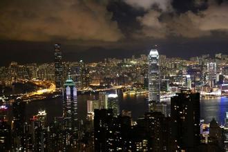 中央對香港行政長官是有標(biāo)準(zhǔn)的，是一貫的