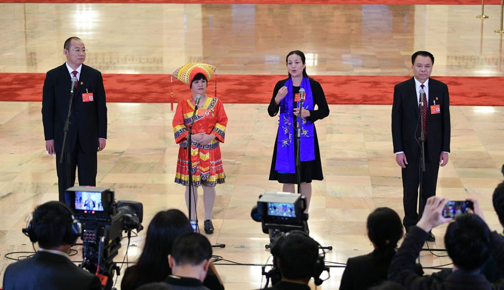 蔡松濤、杜麗群、楊小玲、賈立群接受采訪