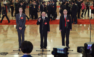 魏秋月、孟廣祿、薛晨陽(yáng)代表接受采訪
