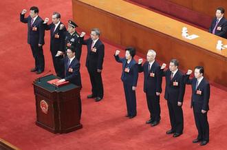 國(guó)務(wù)院副總理、國(guó)務(wù)委員、秘書長(zhǎng)進(jìn)行憲法宣誓
