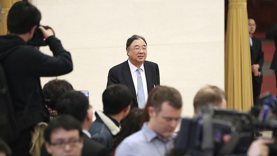 馬曉偉步入“部長通道”，準備接受采訪