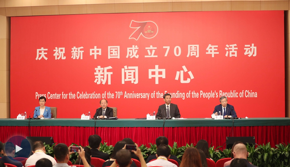 以新發(fā)展理念為引領(lǐng)，推進中國經(jīng)濟平穩(wěn)健康可持續(xù)發(fā)展
