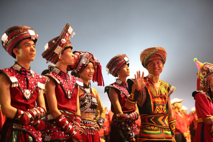 好兒好女好家園，齊心奔小康，共圓中國夢