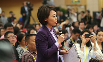 中央電視臺(tái)、中國國際電視臺(tái)記者提問