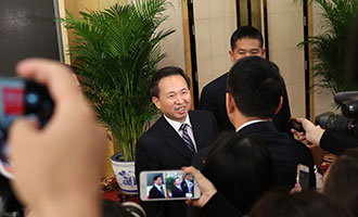 環(huán)境保護部黨組書記、部長李干杰接受記者采訪